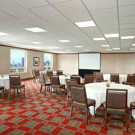 Four Points By Sheraton Calgary Airport Exterior foto