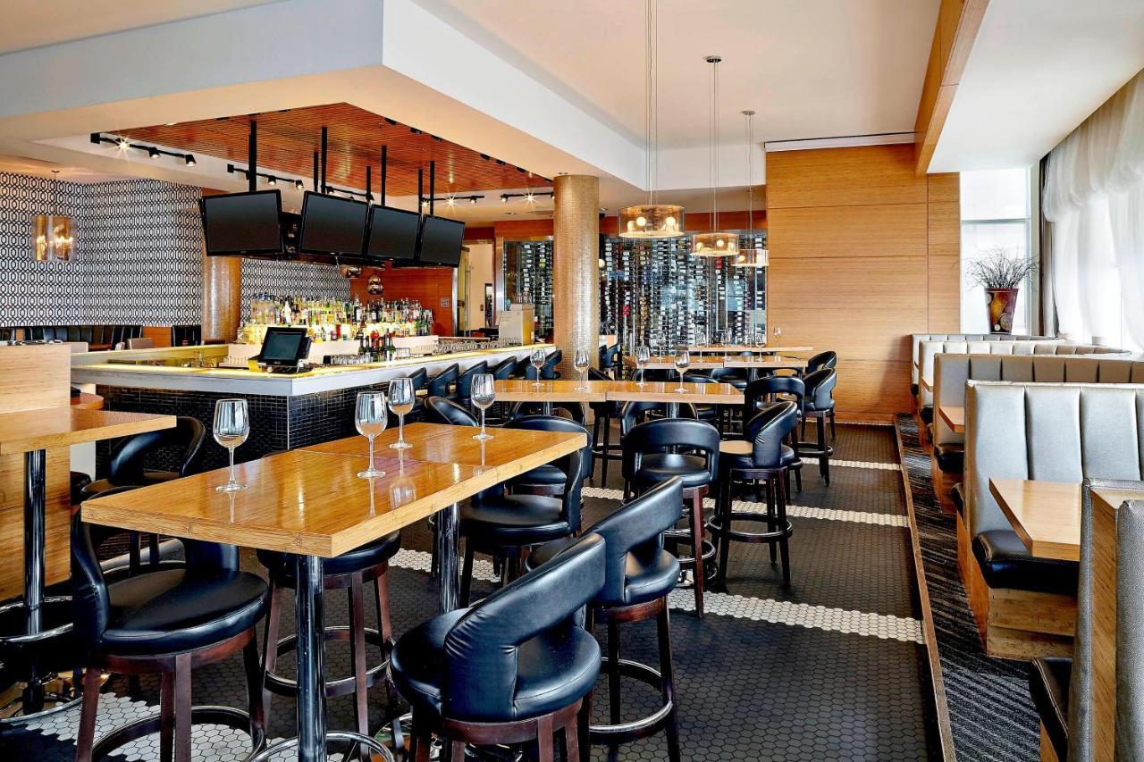 Four Points By Sheraton Calgary Airport Exterior foto